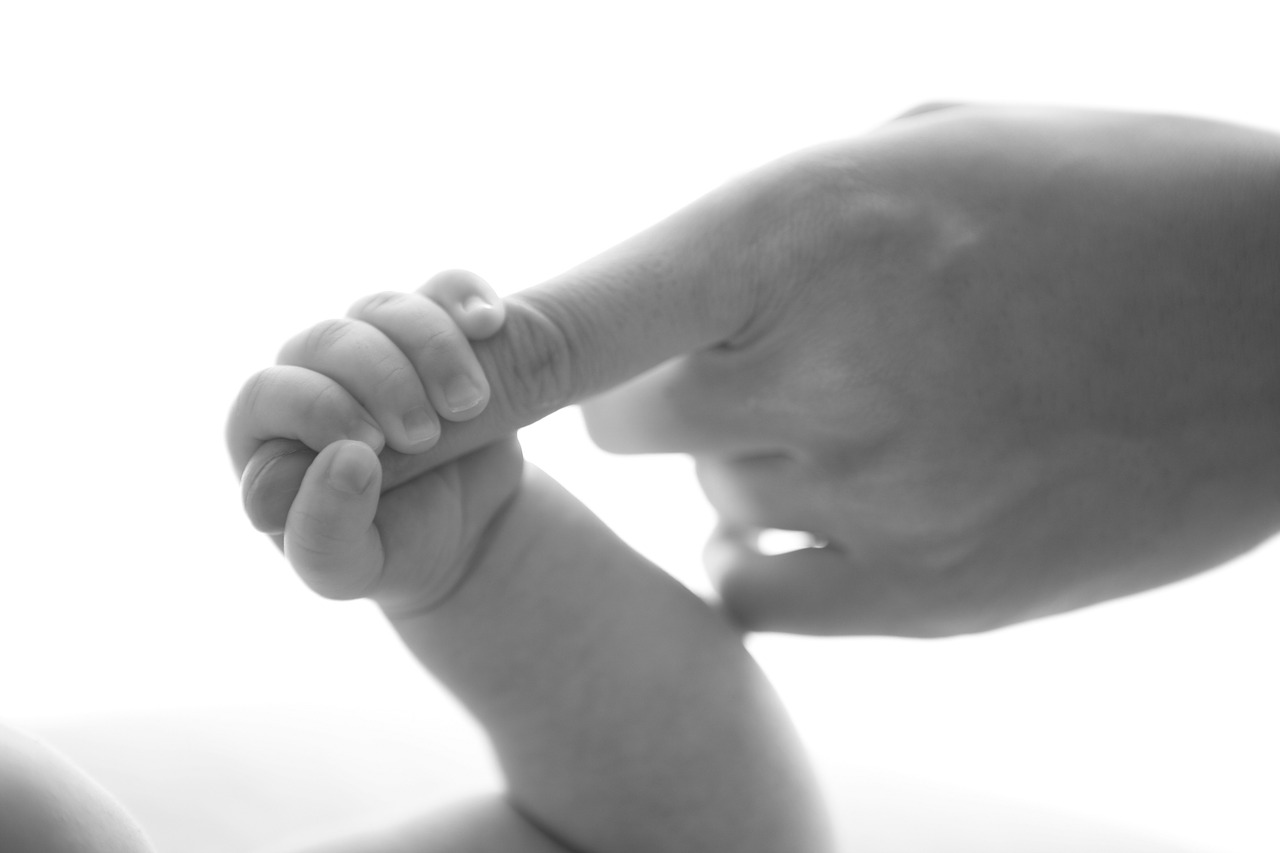 neonati e cura delle unghie
